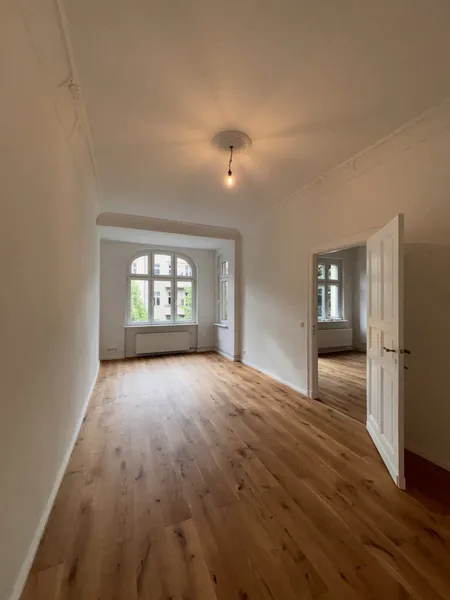 Charmante 4-Zimmer-Wohnung in bester Lage im Simon-Dach-Kiez — photo 1